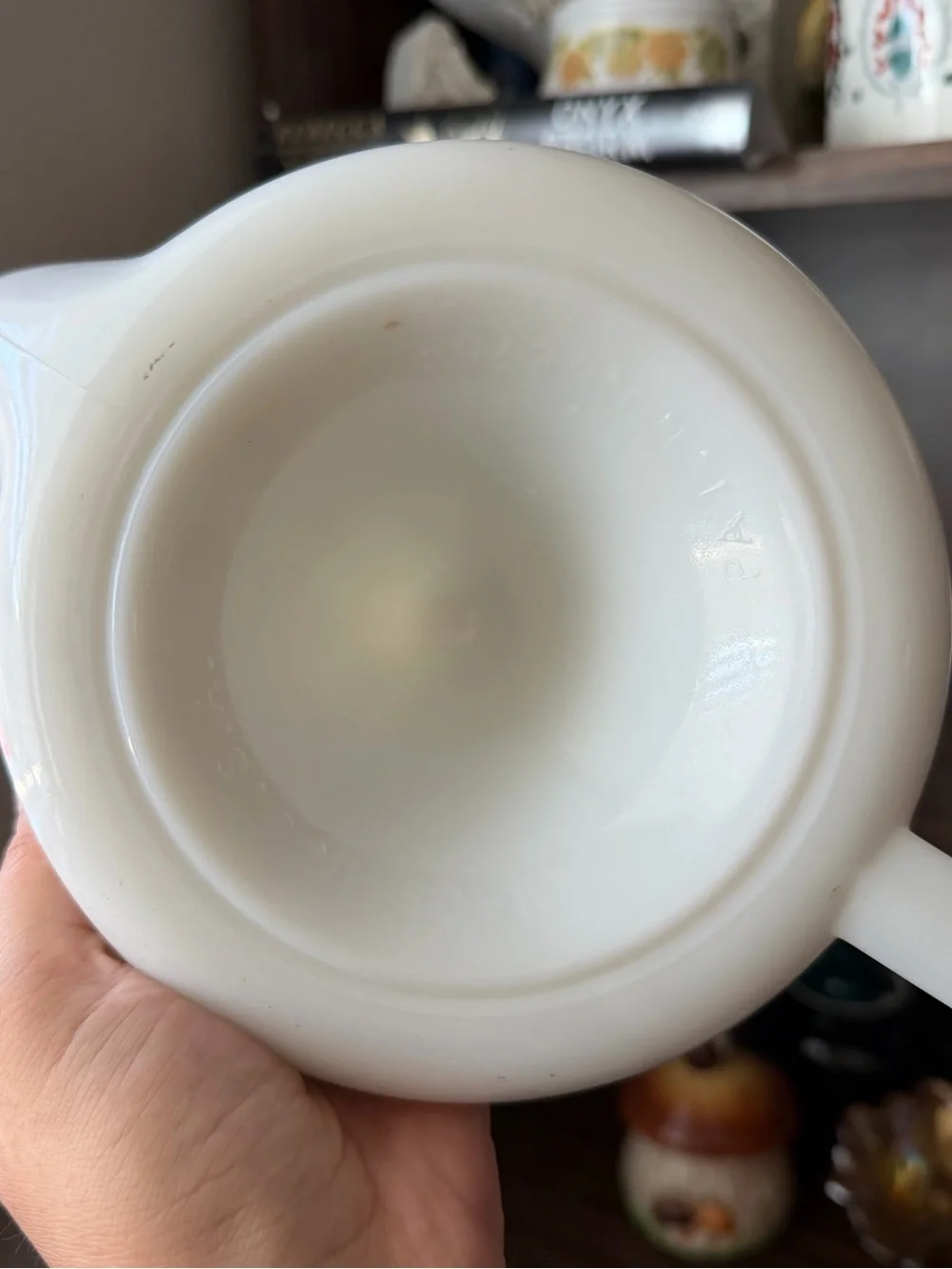 Sunkist milk glass citrus juicer with handle and spout